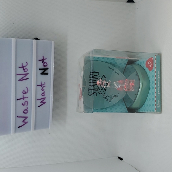 BNIB Disney Princess Light Up Glass Figurine: Jasmine "Starry Eyes" - Picture 1 of 7